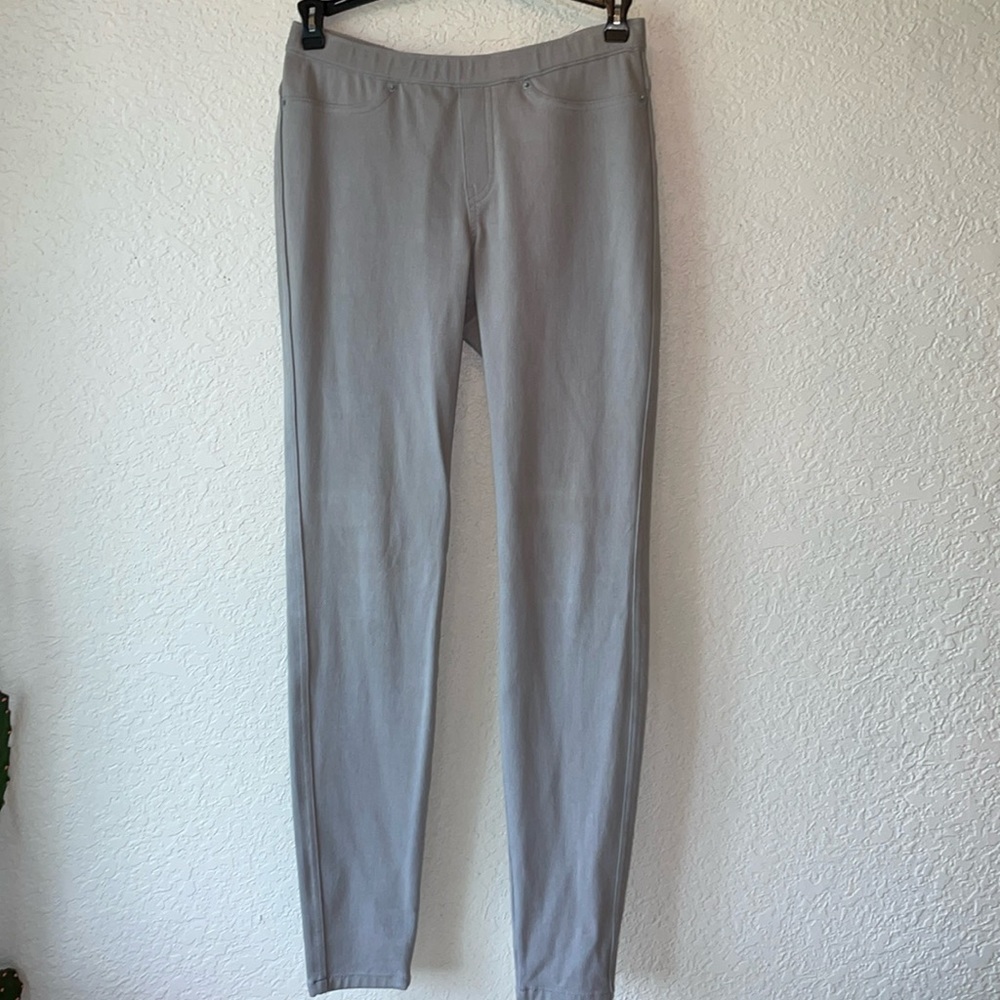 Hue pull on jeggings. Grey, size S